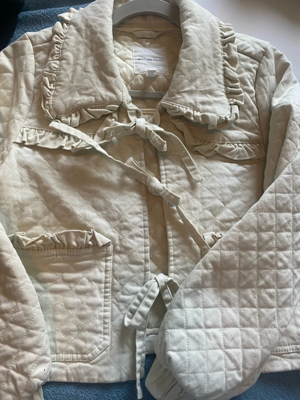 Avec Les Filles Cream Quilted Ruffle-Tie Puffer Jacket size Small - Picture 8 of 8
